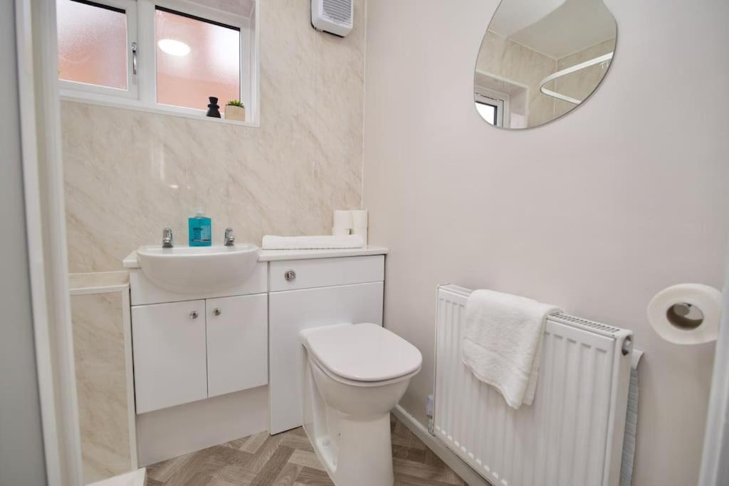 Holiday home Hall Lane House - 4bed Gem Near Hospital With Free Driveway Parking Coventry
