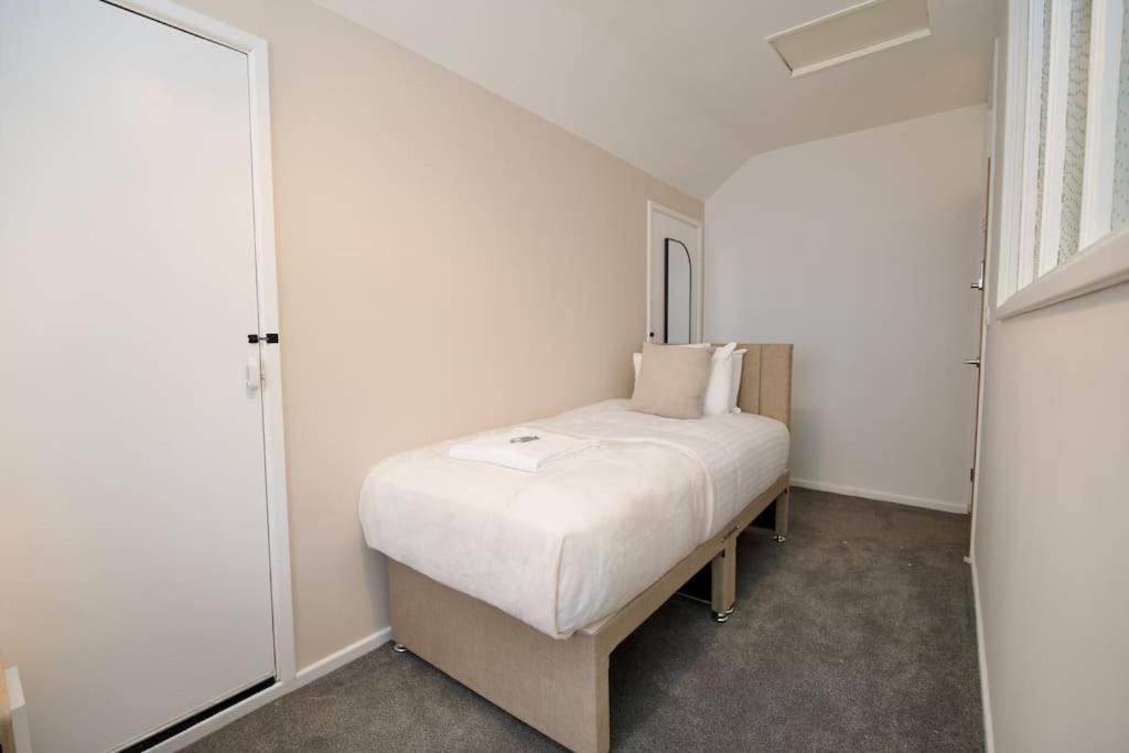 Hall Lane House - 4bed Gem Near Hospital With Free Driveway Parking
