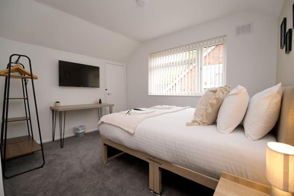 Hall Lane House - 4bed Gem Near Hospital With Free Driveway Parking