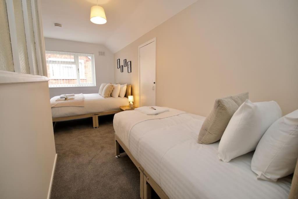 Hall Lane House - 4bed Gem Near Hospital With Free Driveway Parking