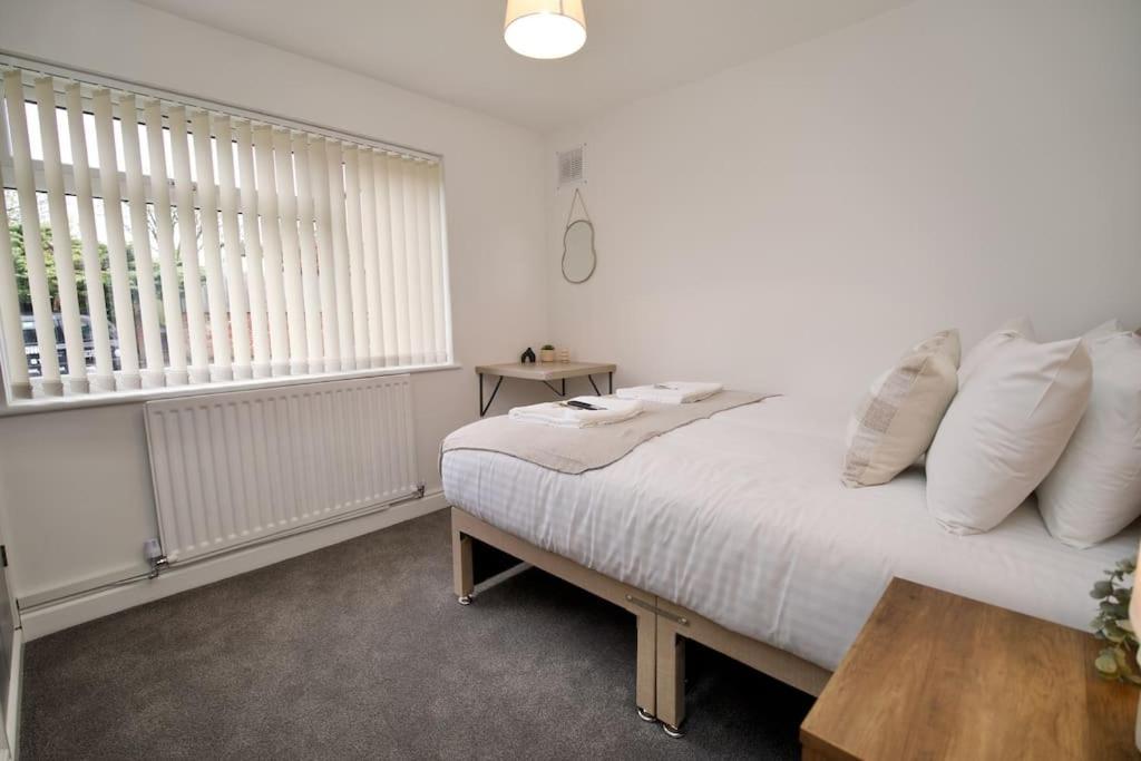 Holiday home Hall Lane House - 4bed Gem Near Hospital With Free Driveway Parking Coventry