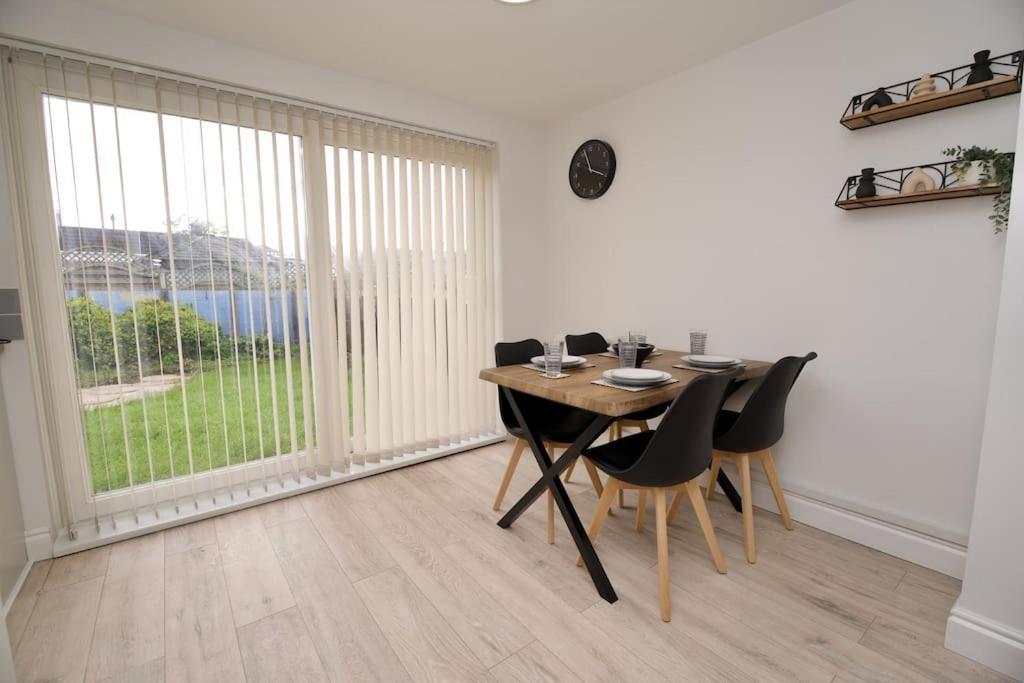 Holiday home Hall Lane House - 4bed Gem Near Hospital With Free Driveway Parking Coventry